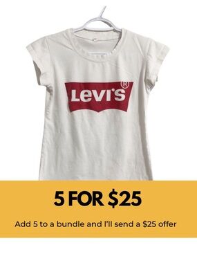 Levi’s baby tee. S